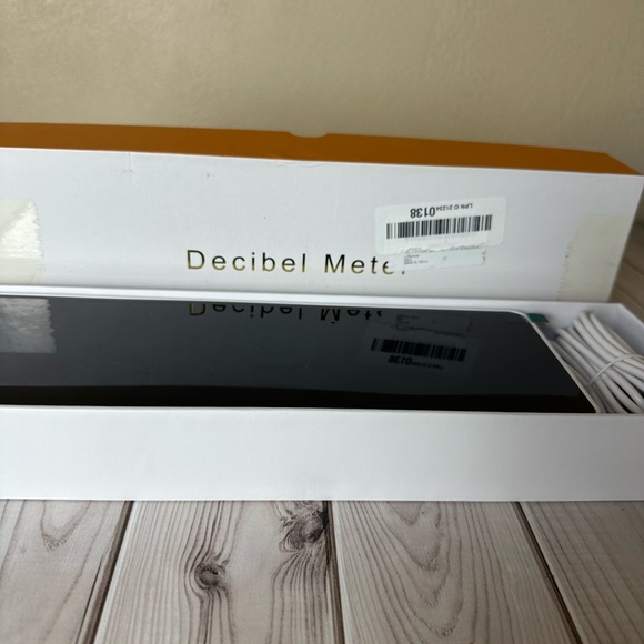 Wall Mounted Sound Level Meter 30‑130dB 11in 4 In 1 Decibel Meter For Classroom - Picture 2 of 5